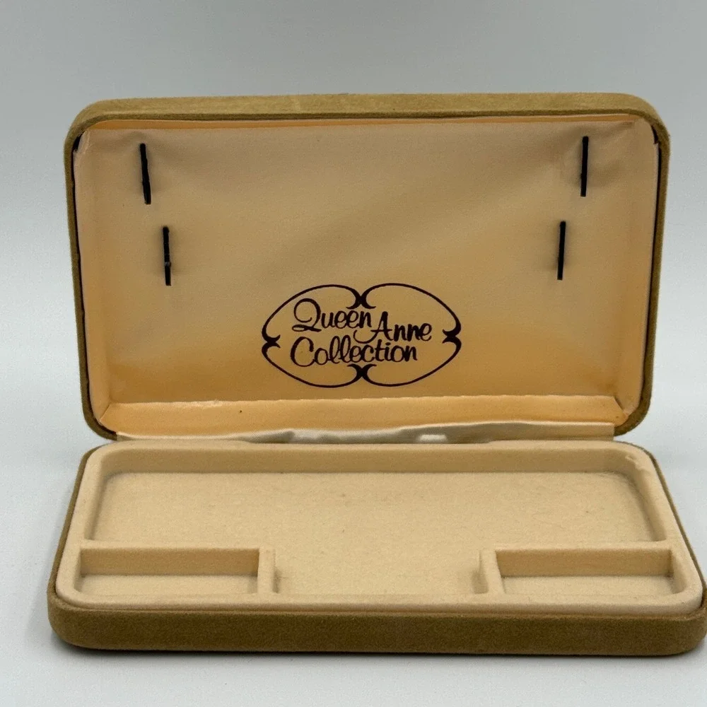 Vintage Small Tan Clamshell‎ Jewelry Gift Box Presentation Case 7